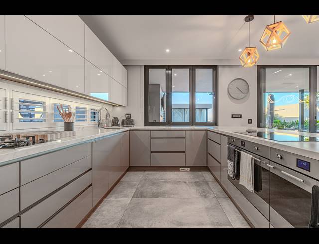 4 BEDROOM FREESTANDING FOR SALE IN SALT ROCK